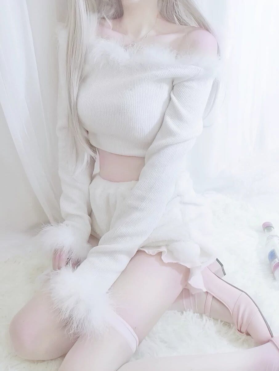 娇嫩的白丝白毛巨乳可爱小娇妻美图-大大鹏源码网